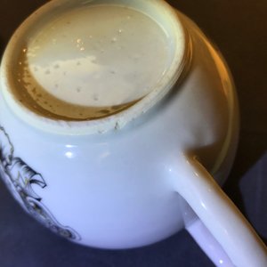 Twee Chinese grisaille theepotten met wapendecor, Qianlong — foto 8