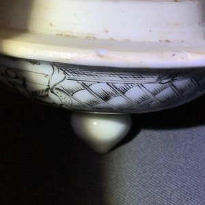 Twee Chinese grisaille theepotten met wapendecor, Qianlong — foto 9