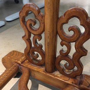 Twee Chinese hardhouten textielrekken, 20e eeuw — foto 15