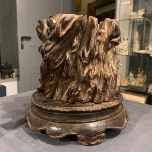 Twee Chinese houten penselenpotten, 19/20e eeuw — foto 16