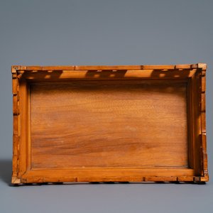 Twee Chinese houten plateaus en een sokkel, 18/19e eeuw — foto 12