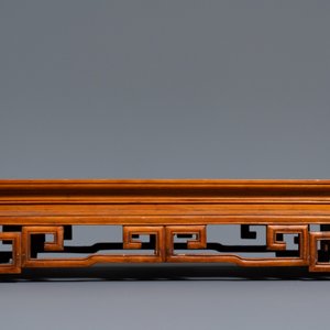 Twee Chinese houten plateaus en een sokkel, 18/19e eeuw — foto 7