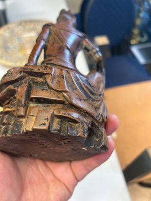 Twee Chinese houten sculpturen van Guanyin en Tudigong, Qing — foto 13
