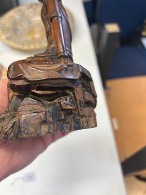 Twee Chinese houten sculpturen van Guanyin en Tudigong, Qing — foto 14