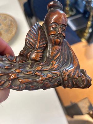 Twee Chinese houten sculpturen van Guanyin en Tudigong, Qing — foto 8
