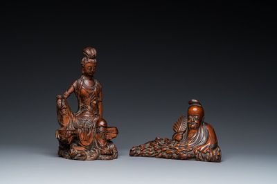 Twee Chinese houten sculpturen van Guanyin en Tudigong, Qing