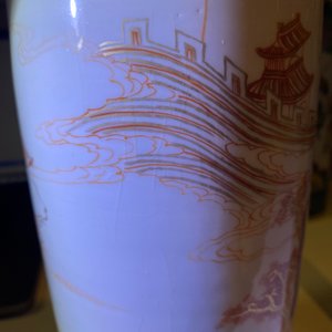 Twee Chinese ijzerrode en vergulde rouleau vazen, Kangxi — foto 14