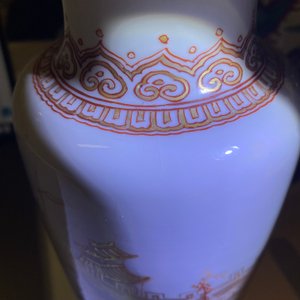 Twee Chinese ijzerrode en vergulde rouleau vazen, Kangxi — foto 7