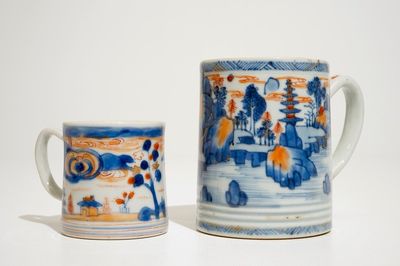 Twee Chinese Imari mokken met landschapsdecors, Qianlong