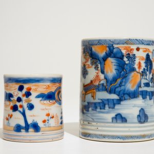 Twee Chinese Imari mokken met landschapsdecors, Qianlong — foto 3