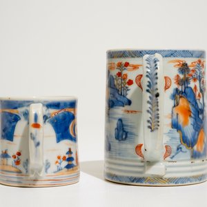 Twee Chinese Imari mokken met landschapsdecors, Qianlong — foto 5