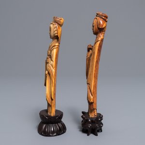 Twee Chinese ivoren figuren van hofdames, Ming — foto 2