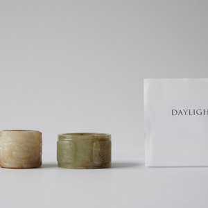 Twee Chinese jade boogschuttersringen, 18/19e eeuw — foto 8