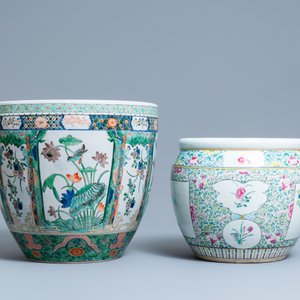 Twee Chinese jardinières in famille rose en verte porselein, 19e eeuw — foto 2