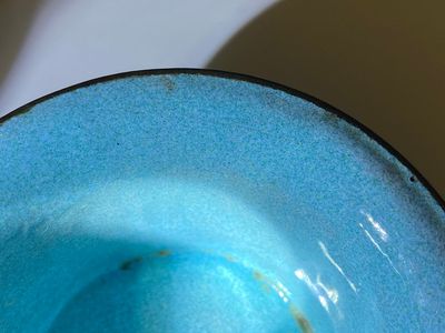 Twee Chinese kommen in Canton email met blauwe fondkleur, Qianlong/Jiaqing — foto 11