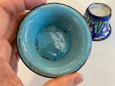 Twee Chinese kommen in Canton email met blauwe fondkleur, Qianlong/Jiaqing — foto 6