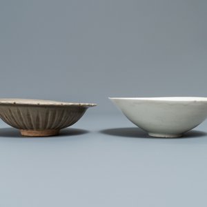 Twee Chinese kommen met celadon- en qingbai-glazuur, Song en Yuan — foto 4
