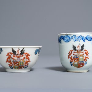 Twee Chinese koppen en een schotel met wapendecor, Yongzheng — foto 4