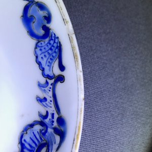 Twee Chinese koppen en een schotel met wapendecor, Yongzheng — foto 10