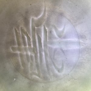 Twee Chinese Longquan celadon schotels en drie kommen, Song/Ming — foto 18