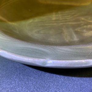 Twee Chinese Longquan celadon schotels en drie kommen, Song/Ming — foto 22