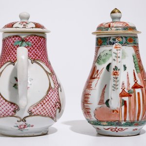 Twee Chinese melkkannetjes met deksel in Amsterdams bont en famille rose, Qianlong — foto 5