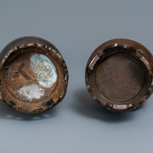 Twee Chinese met zilver en koper ingelegde bronzen vazen voor de Vietnamese markt, 19/20e eeuw — foto 5