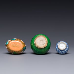 Twee Chinese miniatuurvazen en een snuiffles met Qianlong merk, Kangxi en later — foto 2