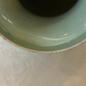 Twee Chinese monochrome celadon vazen, 19/20e eeuw — foto 8