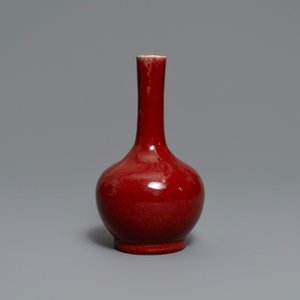 Twee Chinese monochrome langyao vazen met rood glazuur, 19e eeuw — foto 11