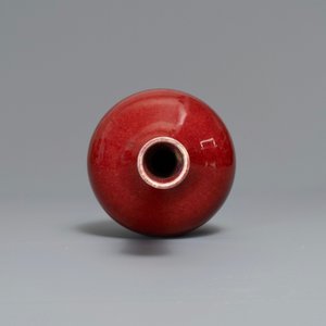 Twee Chinese monochrome langyao vazen met rood glazuur, 19e eeuw — foto 12