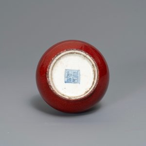 Twee Chinese monochrome langyao vazen met rood glazuur, 19e eeuw — foto 13