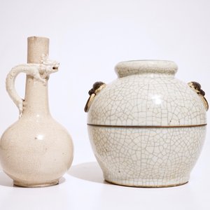 Twee Chinese monochrome vazen met craquelé glazuur, 19e eeuw — foto 2