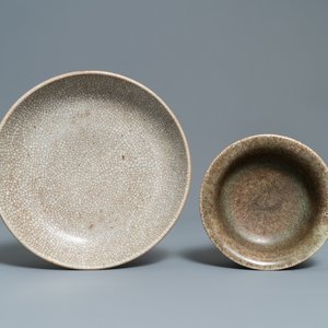 Twee Chinese Nanking craquelé vazen, een ge-type kom en een schotel, 18/19e eeuw — foto 2