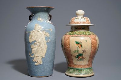 Twee Chinese Nanking vazen met craquelé glazuur, 19e eeuw