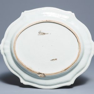 Twee Chinese ovale famille rose schotels in Hoechst-stijl, Qianlong — foto 5