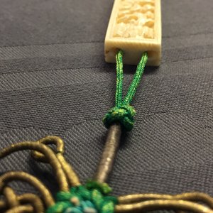 Twee Chinese pien mien waaiers in geborduurde zijde met kalligrafie, 18/19e eeuw — foto 57