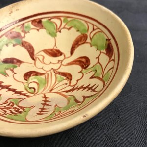 Twee Chinese polychrome Cizhou kommen met floraal decor, Jin/Yuan — foto 13