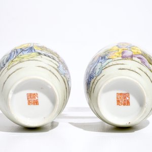 Twee Chinese polychrome vaasjes, Qianlong merk, 20e eeuw — foto 6