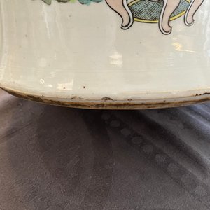 Twee Chinese qianjiang cai dekselvazen met antiquiteiten, 19e eeuw — foto 11