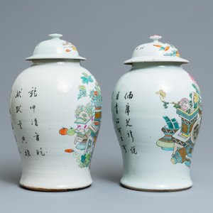 Twee Chinese qianjiang cai dekselvazen met antiquiteiten, 19e eeuw — foto 2