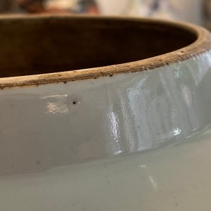 Twee Chinese qianjiang cai dekselvazen met antiquiteiten, 19e eeuw — foto 9
