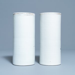 Twee Chinese qianjiang cai hoedensteunen en een blauw-witte kom, 19/20e eeuw — foto 10