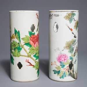 Twee Chinese qianjiang cai hoedensteunen en een famille rose kom, 19/20e eeuw — foto 6