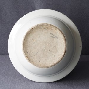 Twee Chinese qianjiang cai kommen en een theepot, 19/20e eeuw — foto 20