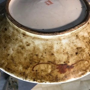 Twee Chinese qianjiang cai schotels, een hoedensteun en een vierkante vaas, 19/20e eeuw — foto 15