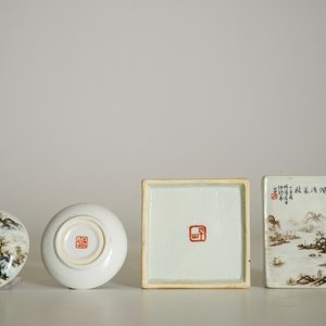 Twee Chinese qianjiang cai zegelwasdoosjes met deksels, 19/20e eeuw — foto 8