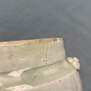 Twee Chinese qingbai kommen en een urne, Song — foto 13