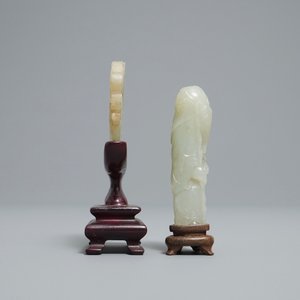 Twee Chinese snijwerken in lichte celadon jade, Qing — foto 2