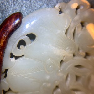 Twee Chinese snijwerken in lichte celadon jade, Qing — foto 30